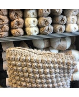 Hæklet clutch i DROPS Alpaca garn 