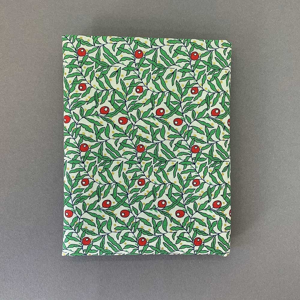Liberty Quilting fat quarters 45x55cm  Holiday Berries 1 Metallic