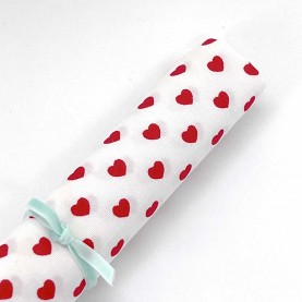 Fat quarters 45x70cm stof hvidt med røde hjerter