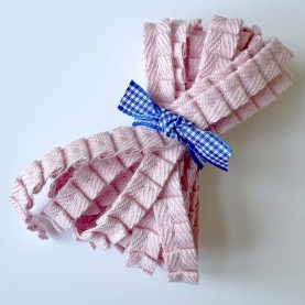 foto af 2 meter bånd der er bundtet bobbin 2 meters of ribbon