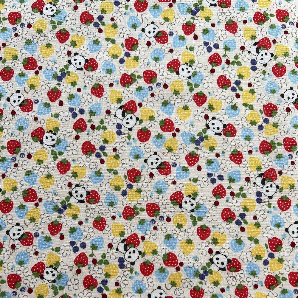produkt foto af stofstykke precuts til salg stoffet er med blomster, jordbær og små pandaer og sælges i stykker fat quarters